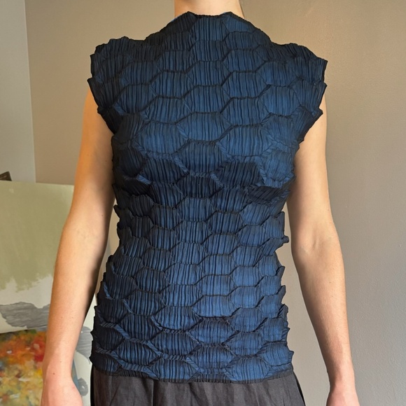 Reversible Blue Textured Top - Picture 2 of 6